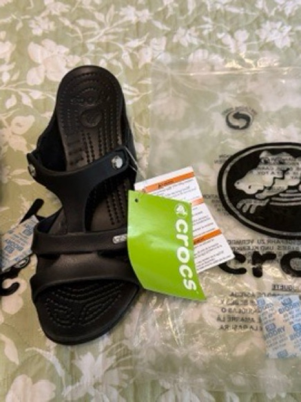 NWT NEW CROCS CYPRUS V sz 36 -37 Womens 6 Black Wedge Sandals DISCONTINUED STYLE - Picture 3 of 4